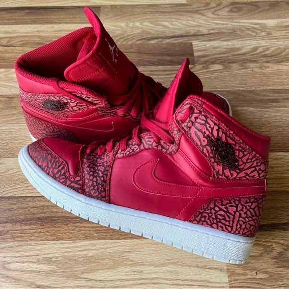 2015 AirJordan 1 Retro High Red Elephant Print sneakers 839115-600 - Picture 2 of 13